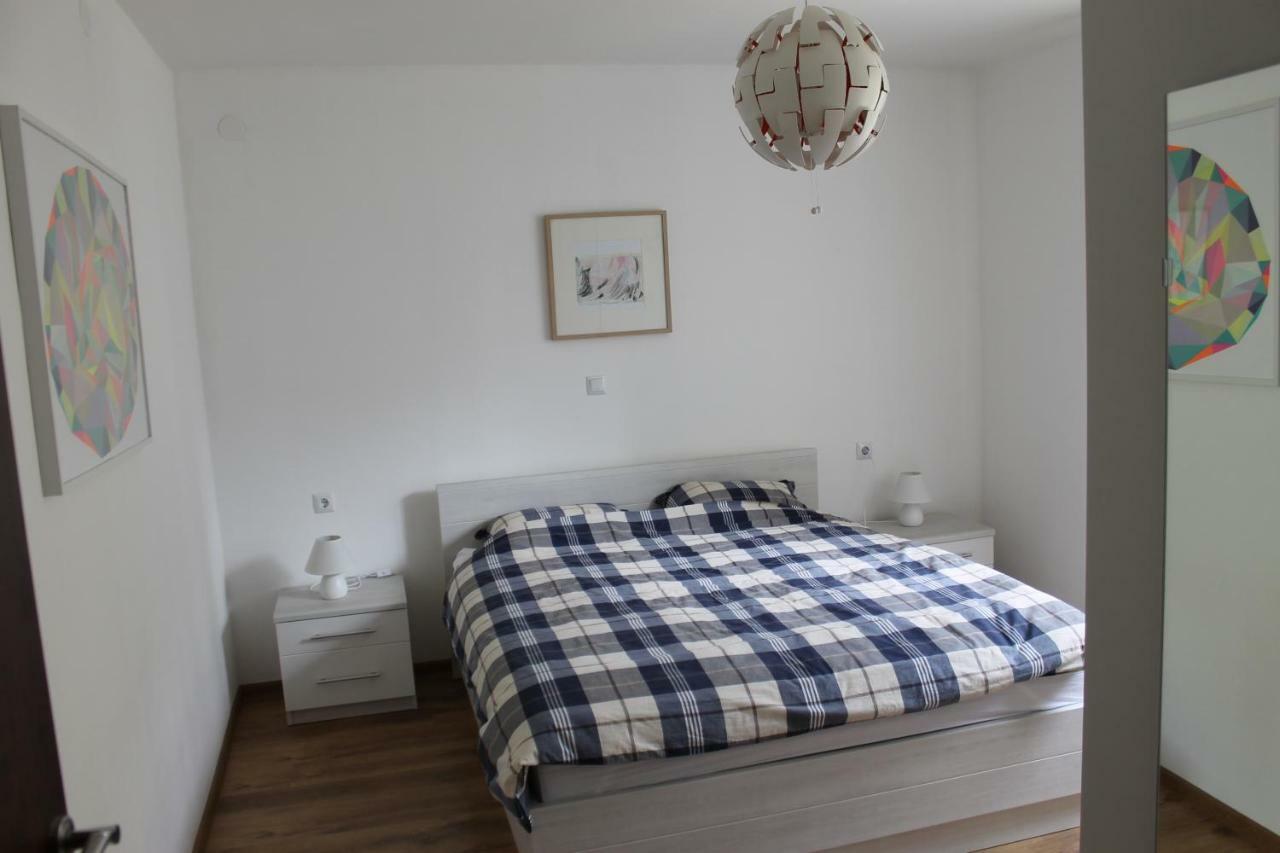Apartment Dina *