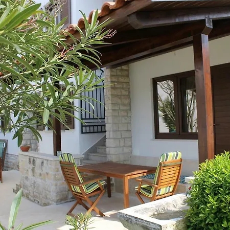 Apartments Dina Pula Exterior photo
