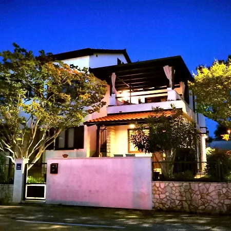Apartments Dina Pula Exterior photo